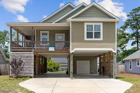 121 NW 17th St, Oak Island, NC 28465