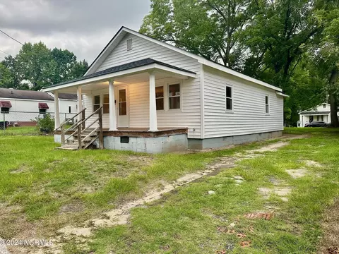 408 Roberson St, Williamston, NC 27892 photo 4