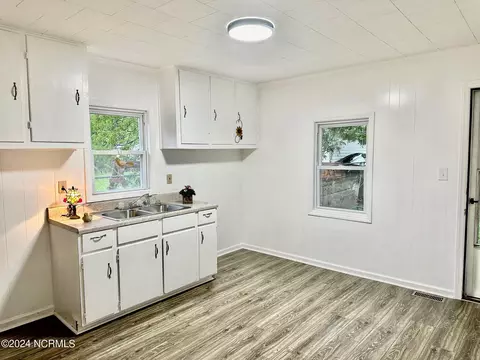 408 Roberson St, Williamston, NC 27892 photo 9