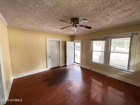 733 W Hamlet Ave, Hamlet, NC 28345 photo 5