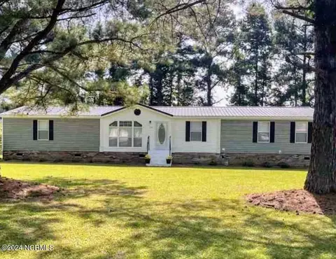 117 Pridgen Acres Dr, Clarkton, NC 28433