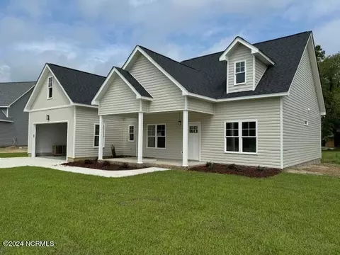 3334 School View Dr, Farmville, NC 27828