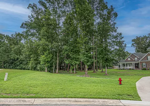 1032 Scarlet Oak Dr, Greenville, NC 27858