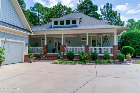 Exterior - 25 Wellington Dr, Pinehurst, NC 28374 photo 1 of 8