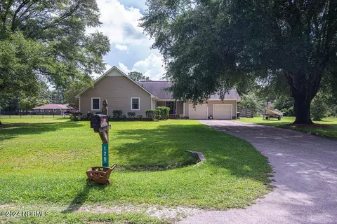 120 Whitford Ln, New Bern, NC 28562