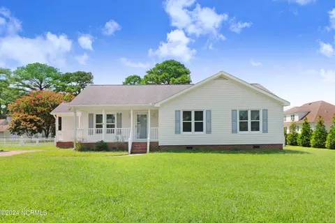 2104 Tucker Rd, Winterville, NC 28590