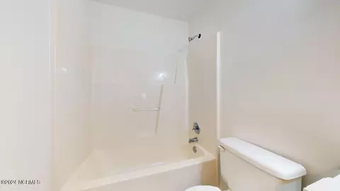 Bath - 183 Core Rd, Richlands, NC 28574 photo 2 of 2