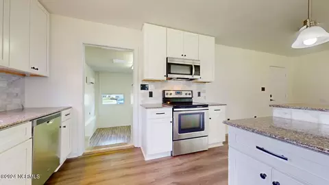 Kitchen - 183 Core Rd, Richlands, NC 28574 photo 3 of 4