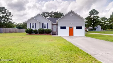 183 Core Rd, Richlands, NC 28574