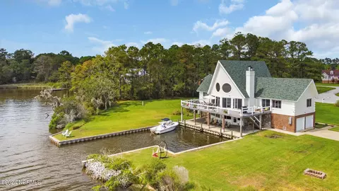 104 Crows Nest St, Oriental, NC 28571
