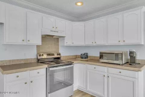 Kitchen - 116 Patsy Ln, Hubert, NC 28539 photo 3 of 6