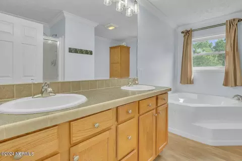 Bath - 116 Patsy Ln, Hubert, NC 28539 photo 2 of 5