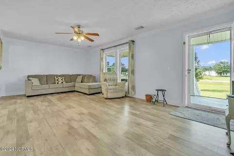Living - 116 Patsy Ln, Hubert, NC 28539 photo 2 of 5
