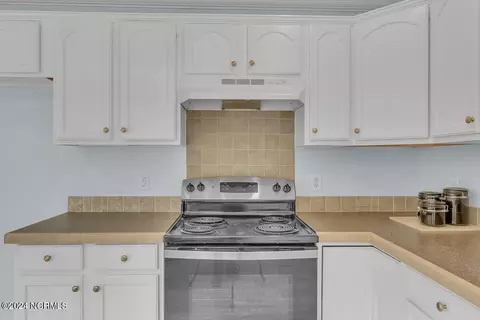 Kitchen - 116 Patsy Ln, Hubert, NC 28539 photo 4 of 6