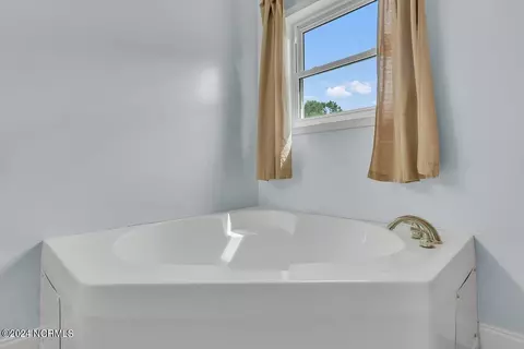 Bath - 116 Patsy Ln, Hubert, NC 28539 photo 1 of 5