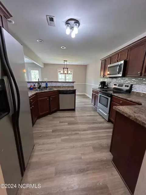 Kitchen - 307 Moray Ct, Hubert, NC 28539 photo 3 of 3