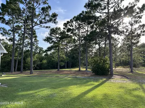 Exterior - 307 Moray Ct, Hubert, NC 28539 photo 2 of 4