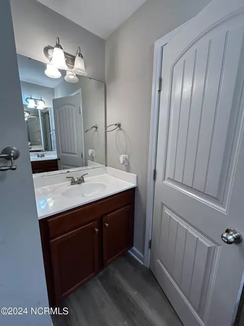 Bath - 307 Moray Ct, Hubert, NC 28539 photo 2 of 5