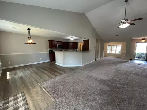Living - 307 Moray Ct, Hubert, NC 28539 photo 3 of 4