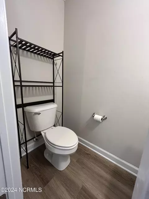 Bath - 307 Moray Ct, Hubert, NC 28539 photo 5 of 5
