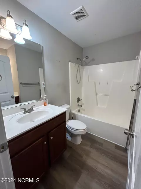 Bath - 307 Moray Ct, Hubert, NC 28539 photo 1 of 5