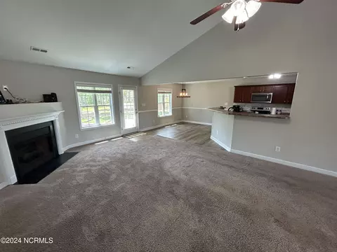 Living - 307 Moray Ct, Hubert, NC 28539 photo 2 of 4