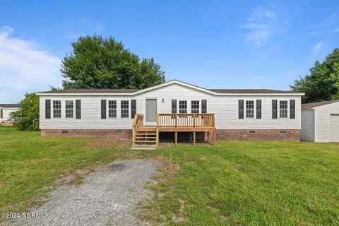 111 Wildcat Ct, Richlands, NC 28574