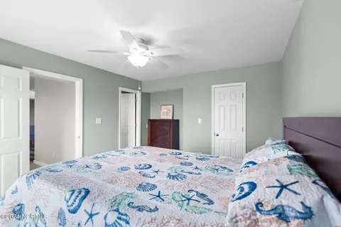 Bedroom - 9112 Riverview Dr, New Bern, NC 28560 photo 2 of 4