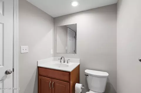 Bath - 9112 Riverview Dr, New Bern, NC 28560 photo 4 of 5
