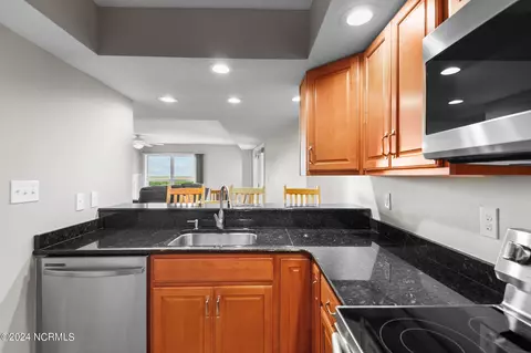 Kitchen - 9112 Riverview Dr, New Bern, NC 28560 photo 3 of 4