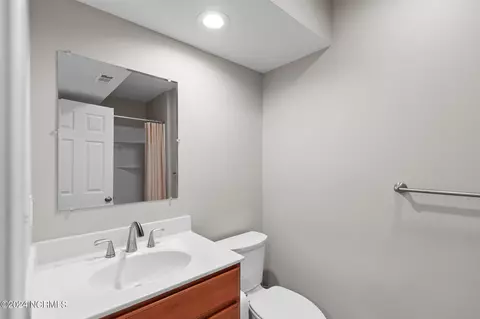 Bath - 9112 Riverview Dr, New Bern, NC 28560 photo 5 of 5