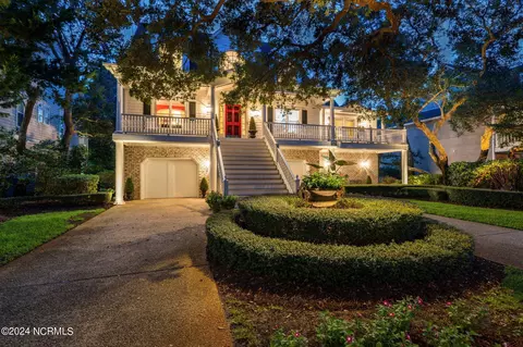 1111 Merchant Ln, Carolina Beach, NC 28428