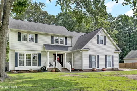 904 Pine Valley Rd, Jacksonville, NC 28546