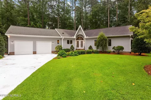 102 White Oak Ct, Chocowinity, NC 27817