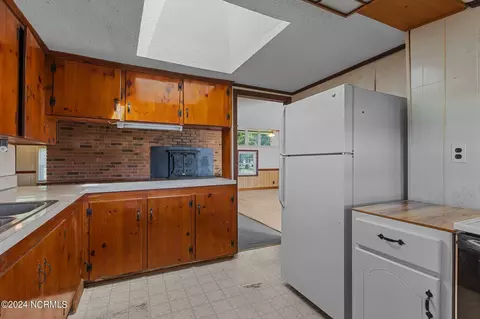 Kitchen - 174 Alfred Dr, Gloucester, NC 28528 photo 2 of 3