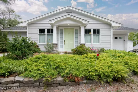 136 Rush Point Rd, Harkers Island, NC 28531