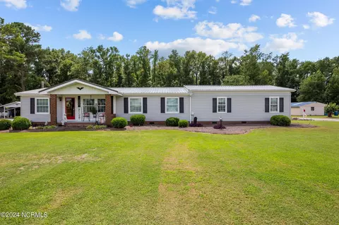 1862 E Hanrahan Rd, Ayden, NC 28513