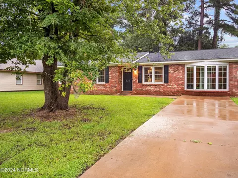 424 Kenwood Dr, Jacksonville, NC 28540