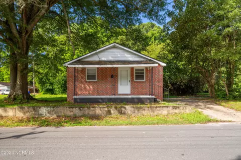612 Stetson St, Clinton, NC 28328