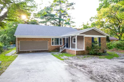 1607 Midgett Dr, Elizabeth City, NC 27909