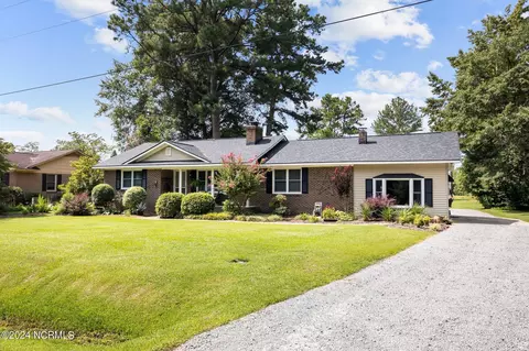 101 Shore Dr, Bath, NC 27808