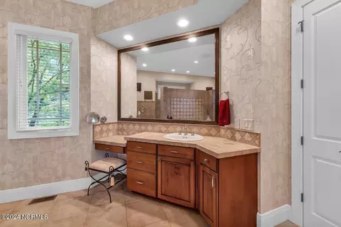 Bath - 103 Strathaven Ct, Pinehurst, NC 28374 photo 4 of 7