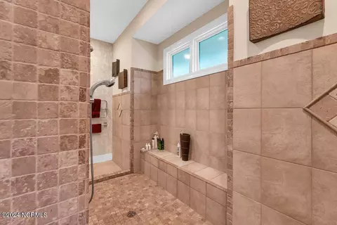 Bath - 103 Strathaven Ct, Pinehurst, NC 28374 photo 2 of 7