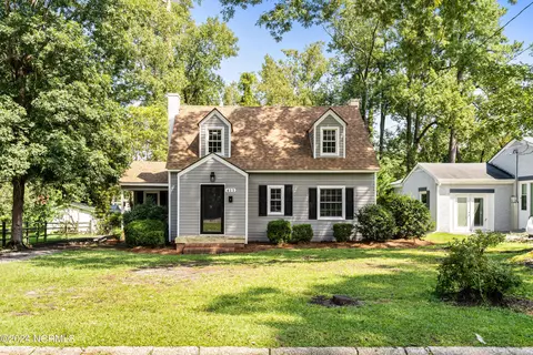 413 E Cliff St, Wallace, NC 28466 photo 2