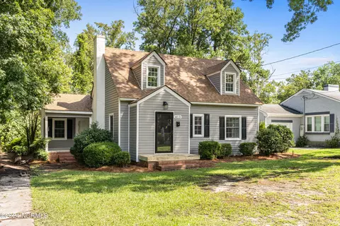 413 E Cliff St, Wallace, NC 28466