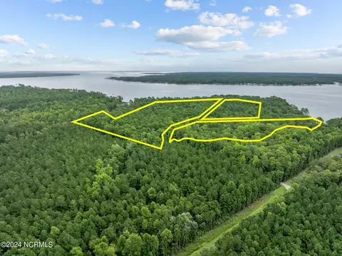 000 Blue Heron Dr, Bayboro, NC 28515