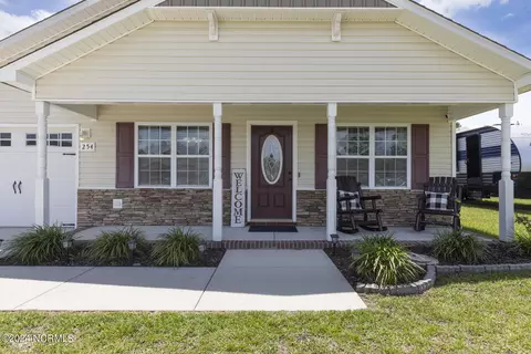 254 Rowland Dr, Richlands, NC 28574
