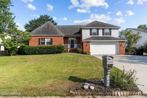 7008 Brittany Lakes Dr, Wilmington, NC 28411