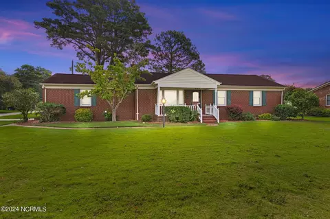 4165 New Circle Dr, Ayden, NC 28513