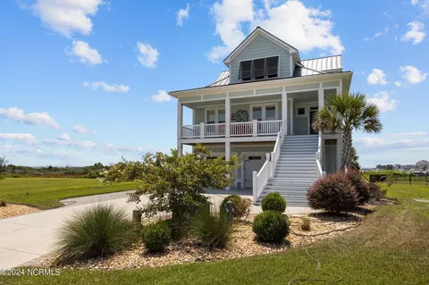502 Bogue Watch Dr, Newport, NC 28570